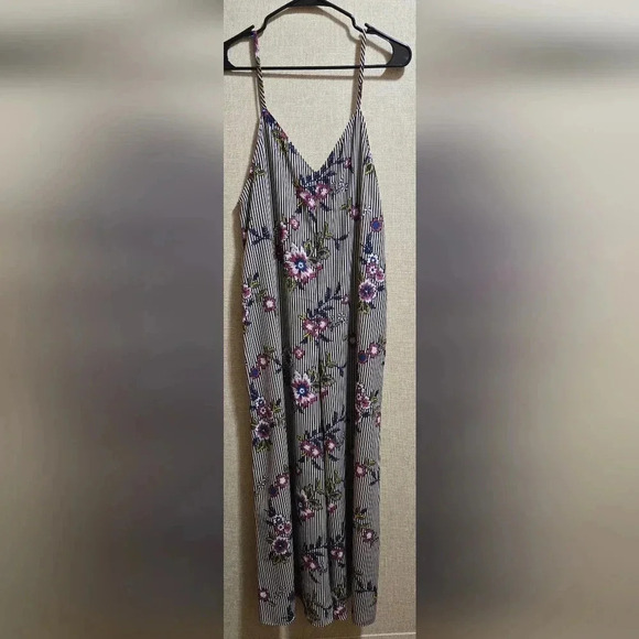 Jumpsuit/Overalls - Picture 2 of 6